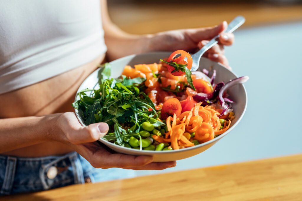 Woman eating healthy while being treated with semaglutide and tirzepatide